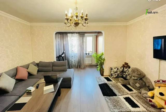 3 սենյականոց բնակարան Արցախի պողոտայում, 71 ք.մ., նախավերջին հարկ, կապիտալ վերանորոգված