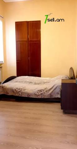 Մեկ հարկանի քարե տուն, Այգեձորի 1-ին նրբանցք Արաբկիրում, 130 ք.մ., կապիտալ վերանորոգված