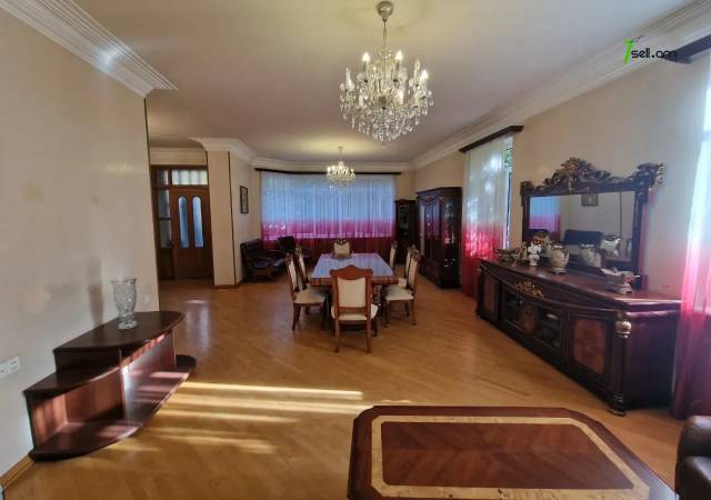 Երեք հարկանի քարե տուն Այգեկցու փողոցում Արաբկիրում, 430 ք.մ., 3+ սանհանգույց, կապիտալ վերանորոգված