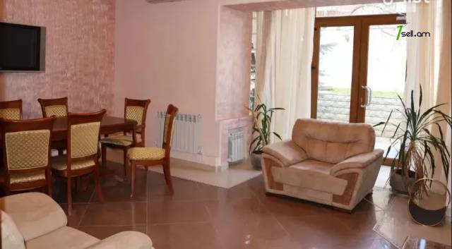 Երեք հարկանի քարե տուն, Sevastopolyan Street Արաբկիրում, 250 ք.մ., 3+ սանհանգույց