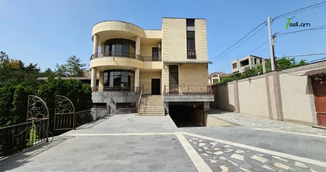 Երկու հարկանի քարե տուն, Արմենակ Արմենակյան անցուղի Նորք Մարաշում, 1800 քմ, 3+ սանհանգույց