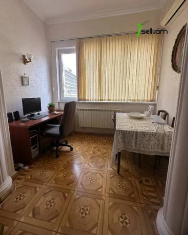 2 սենյականոց բնակարան Վարդանանց փողոցում, 62 ք.մ., բարձր առաստաղներ, 3/5 հարկ, կապիտալ վերանորոգված