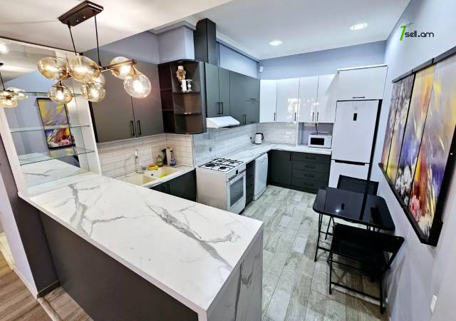 3 սենյականոց բնակարան Վարդանանց փողոցում, 75 ք.մ., 2/4 հարկ, կապիտալ վերանորոգված, քարե շենք