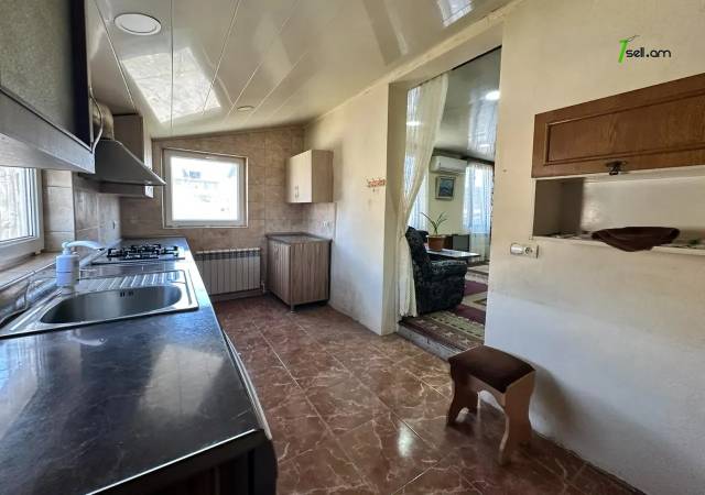 Երկու հարկանի քարե տուն 15-րդ փողոցում Շենգավիթում, 597 քմ, 2 սանհանգույց, կոսմետիկ վերանորոգում