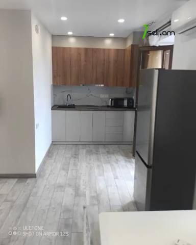 2 սենյականոց բնակարան Կոմիտասի պողոտայում, 57 ք.մ., նախավերջին հարկ, կապիտալ վերանորոգված, քարե շենք