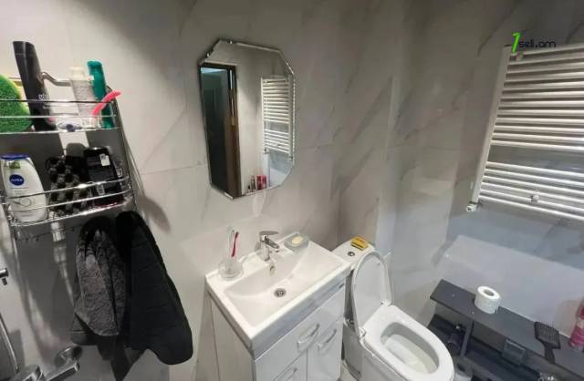 3 սենյականոց բնակարան, Թբիլիսյան խճուղի, 72 քմ, մասնակի վերանորոգում, քարե շենք