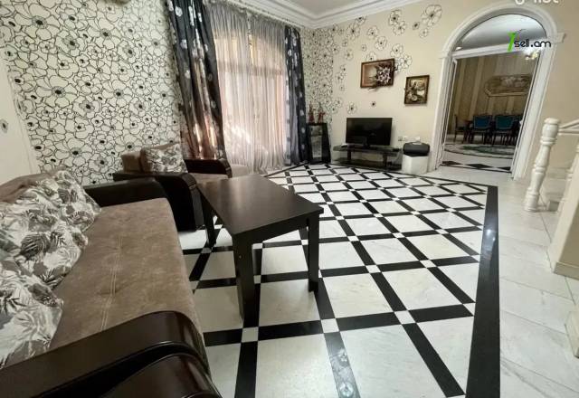 Չորս հարկանի քարե տուն Սիմեոն Երևանցու փողոցում կենտրոնում, 550 ք.մ., 3+ սանհանգույց