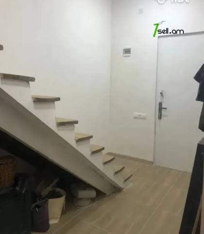 Երկու հարկանի քարե տուն Սարի Թաղ 3-րդ փողոցում Էրեբունիում, 131 քմ, 2 սանհանգույց