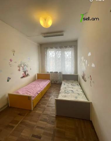 3 սենյականոց բնակարան Պարույր Սևակի փողոցում, 78 քմ, եվրովերանորոգված
