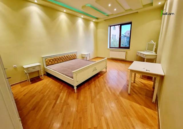 Երկու հարկանի քարե տուն Դավիթ Բեկի փողոցում Էրեբունիում, 500 ք.մ., 3+ սանհանգույց, եվրովերանորոգված