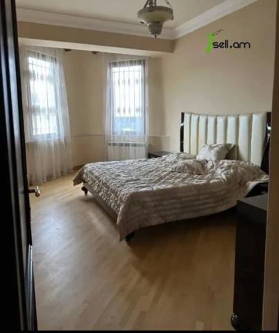 5 սենյականոց բնակարան նորակառույց շենքում Եզնիկ Կողբացու փողոցում, 180 ք.մ., 2 սանհանգույց