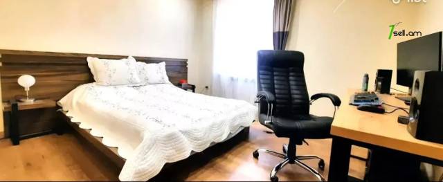 4 սենյականոց բնակարան Սարյան փողոցում, 92 ք.մ., 6/8 հարկ, 2 սանհանգույց, եվրովերանորոգված, քարե շենք