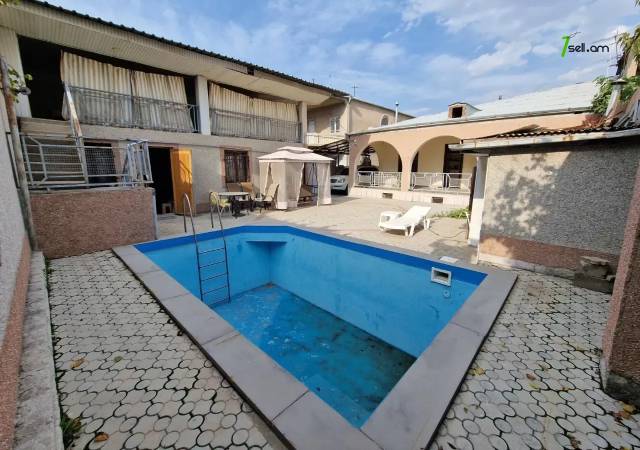 Մեկ հարկանի քարե տուն Նոր-Արեշի 46 փողոցում Էրեբունիում, 535 ք.մ., 2 սանհանգույց