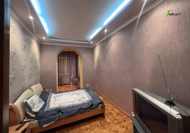 3 սենյականոց բնակարան Խանջյան փողոցում, 80 ք.մ., 2 սանհանգույց, բարձր առաստաղներ, 3/7 հարկ