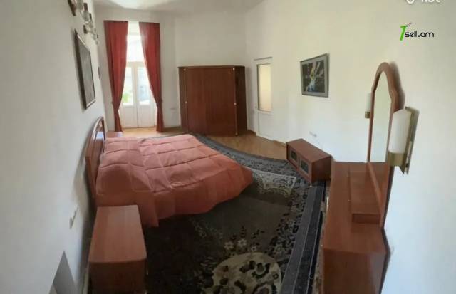 3 սենյականոց բնակարան Աբովյան փողոցում, 72 ք.մ., 2/4 հարկ, բարձր առաստաղներ, կապիտալ վերանորոգված