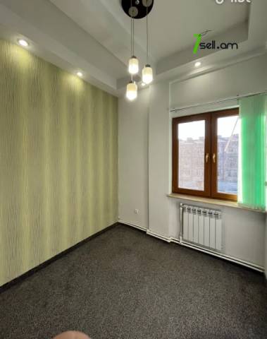 4 սենյականոց բնակարան, Paronyan St, 85 քմ, բարձր առաստաղներ, եվրովերանորոգված, քարե շենք