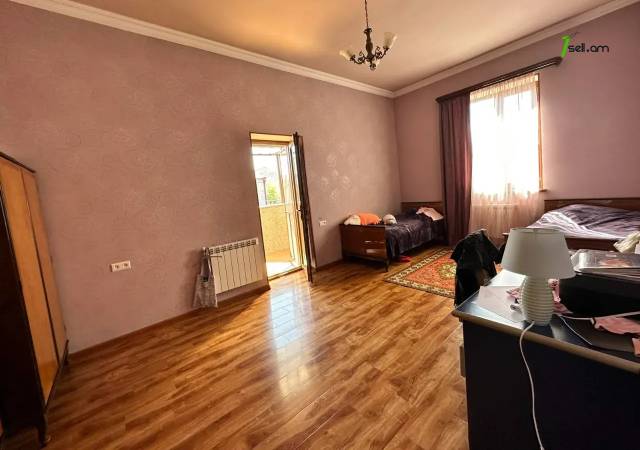 Երեք հարկանի քարե տուն, Նոյ թաղամաս Մալաթիա Սեբաստիայում, 360 ք.մ., 3+ սանհանգույց