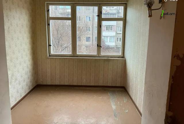 1 սենյականոց բնակարան Նելսոն Ստեփանյան փողոցում, 46 քմ, նախավերջին հարկ, քարե շենք