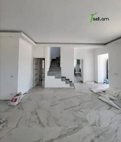 Երկու հարկանի քարե տուն Զովունիում, 500 ք.մ., կապիտալ վերանորոգված