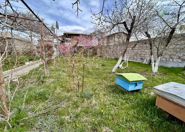Երկու հարկանի տուն 28-րդ փողոցում Նոր Խարբերդում, 185 քմ, 2 սանհանգույց, եվրովերանորոգված