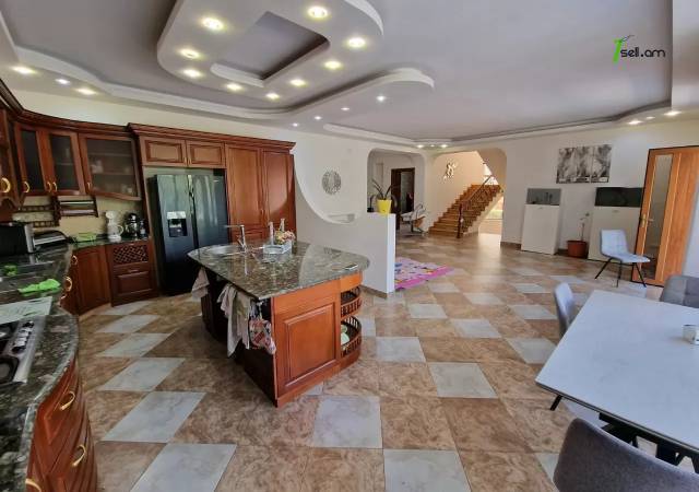 Երկու հարկանի քարե տուն Նոր Նորքում, 1000 ք.մ., 3+ սանհանգույց, կապիտալ վերանորոգված