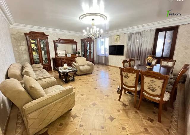 4 սենյականոց բնակարան Դավիթ Մալյան փողոցում, 103 ք.մ., 1/5 հարկ, 2 սանհանգույց, եվրովերանորոգված