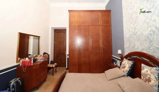 3 սենյականոց բնակարան Մոսկովյան փողոցում, 110 ք.մ., նախավերջին հարկ, բարձր առաստաղներ