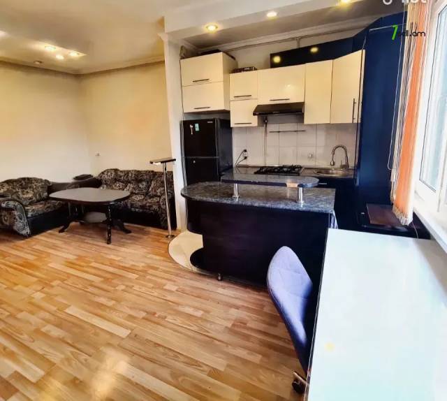 2 սենյականոց բնակարան Սունդուկյան փողոցում, 46 քմ, կապիտալ վերանորոգված, քարե շենք