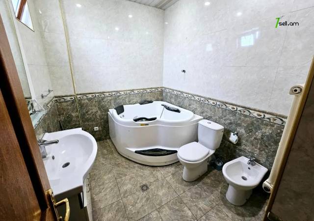 Երեք հարկանի քարե տուն Բարբյուսի փողոցում Արաբկիրում, 1060 ք.մ., 3+ սանհանգույց