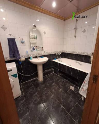 3 սենյականոց բնակարան Պարոնյան փողոցում, 95 ք.մ., բարձր առաստաղներ, 2/5 հարկ, կապիտալ վերանորոգված