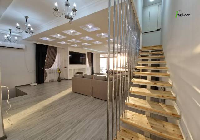 Երեք հարկանի քարե տուն, Նորք-Մարաշ վարչական շրջան Նորք Մարաշում, 300 ք.մ., 3+ սանհանգույց