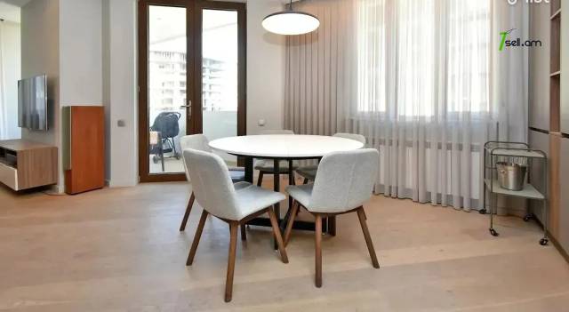 3 սենյականոց բնակարան նորակառույց շենքում Կոմիտասի պողոտայում, 106 ք.մ., նախավերջին հարկ