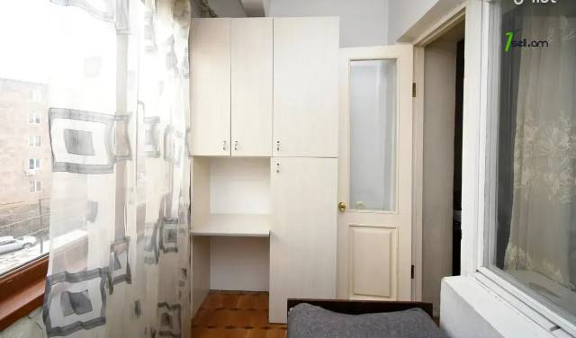 4 սենյականոց բնակարան Ավետիս Ահարոնյան փողոցում, 100 քմ, կոսմետիկ վերանորոգում, քարե շենք