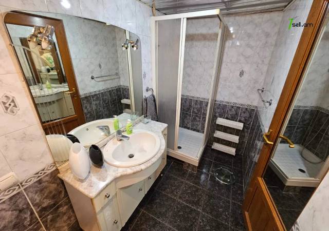 4 սենյականոց բնակարան Վարդանանց փողոցում, 140 ք.մ., 5/10 հարկ, 2 սանհանգույց, կապիտալ վերանորոգված