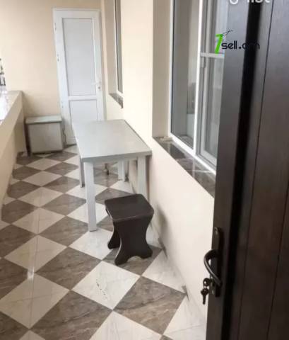 3 սենյականոց բնակարան, Նազարբեկյան թաղամաս, 100 ք.մ., մի քանի պատշգամբ, նախավերջին հարկ