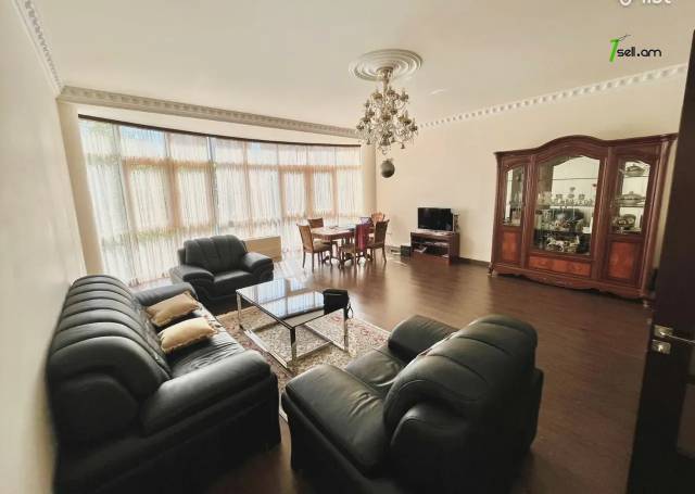 Ընդարձակ 4 սենյականոց բնակարան նորակառույց շենքում Արամի փողոցում, 255 ք.մ., 3+ սանհանգույց