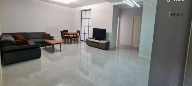 3 սենյականոց բնակարան Չարենցի փողոցում, 90 ք.մ., բարձր առաստաղներ, 3/5 հարկ