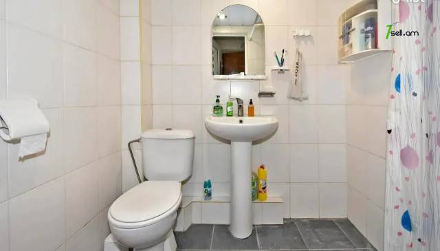 1 սենյականոց բնակարան Գյուլբենկյան փողոցում, 43 քմ, մի քանի պատշգամբ, եվրովերանորոգված, քարե շենք