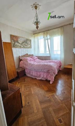 3 սենյականոց բնակարան Գյուլիքեխվյան փողոցում, 77 քմ, կոսմետիկ վերանորոգում, քարե շենք