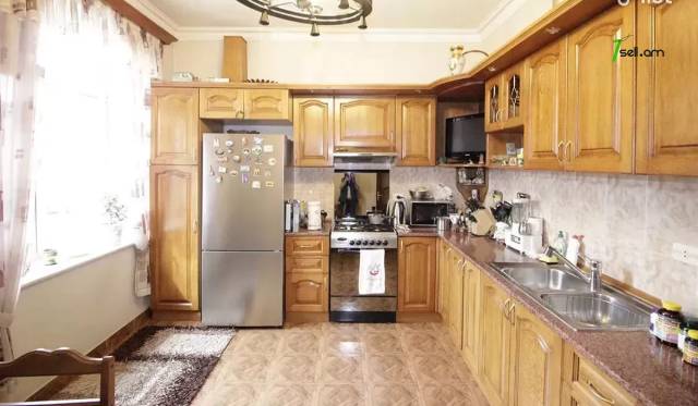 4 սենյականոց բնակարան Վարդանանց փողոցում, 113 ք.մ., 2 սանհանգույց, բարձր առաստաղներ, 2/5 հարկ