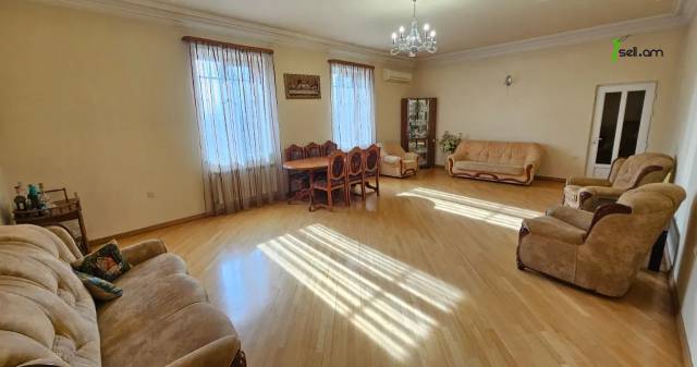 Մեկ հարկանի քարե տուն Ֆանարջյան փողոցում Քանաքեռ Զեյթունում, 1700 ք.մ., 2 սանհանգույց