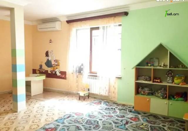 Բազմաֆունկցիոնալ գույք Արամ Խաչատրյանի փողոցում Արաբկիրում, 150 քմ