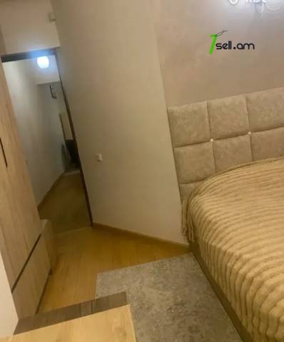 3 սենյականոց բնակարան Գրիբոյեդովի փողոցում, 76 ք.մ., նախավերջին հարկ, կապիտալ վերանորոգված