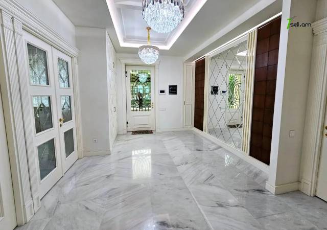 Երեք հարկանի քարե տուն, Նորք-Մարաշ վարչական շրջան Նորք Մարաշում, 660 ք.մ., 3+ սանհանգույց