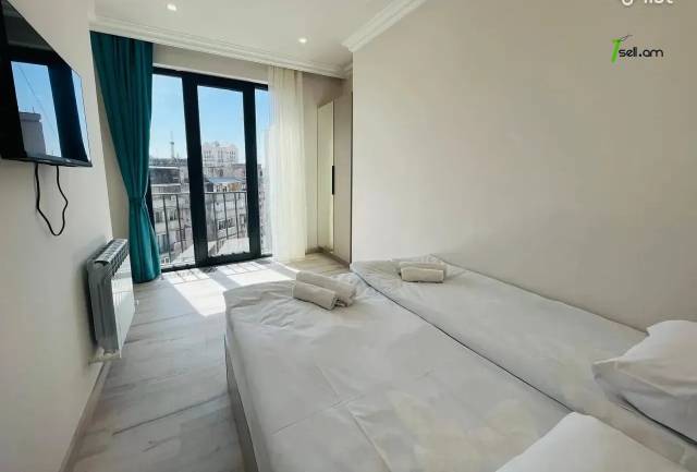 2 սենյականոց բնակարան Դերենիկ Դեմիրճյանի փողոցում, 40 քմ, 7/10 հարկ, կապիտալ վերանորոգված