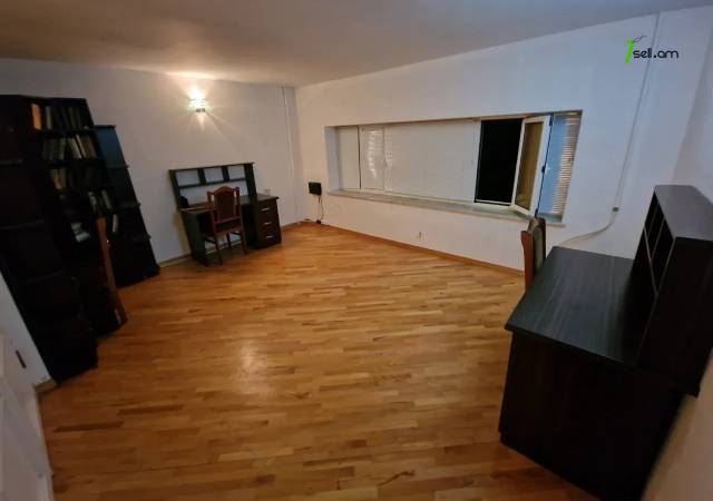 Երկու հարկանի քարե տուն Դավիթ Բեկի փողոցում Էրեբունիում, 650 քմ, 3+ սանհանգույց, եվրովերանորոգված