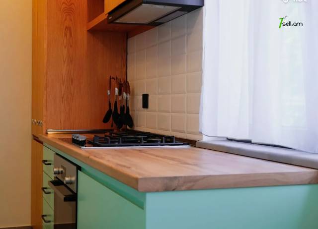 3 սենյականոց բնակարան Դավիթ Անհաղթի փողոցում, 76 ք.մ., 2/4 հարկ, դիզայներական ոճով վերանորոգված