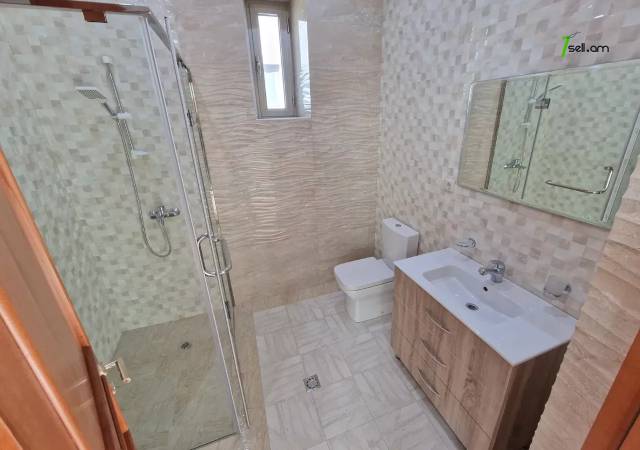 Երեք հարկանի քարե տուն Բաբայան փողոցում Քանաքեռ Զեյթունում, 970 ք.մ., 3+ սանհանգույց