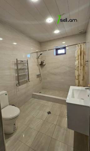 Երկու հարկանի քարե տուն Նոր Արեշի 7-րդ փողոցում Էրեբունիում, 520 քմ, 3+ սանհանգույց