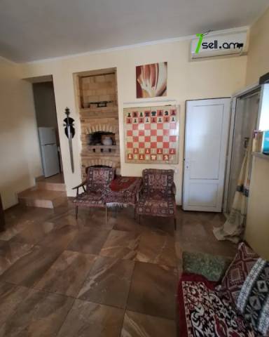 Ընդարձակ 1 սենյականոց բնակարան Թումանյան փողոցում, 52 քմ, կապիտալ վերանորոգված